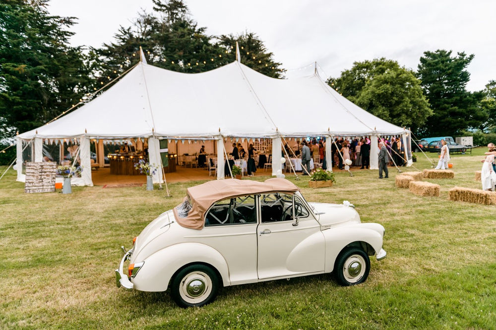 Wedding Transport: Top tips for a fabulous wedding that won’t break the bank