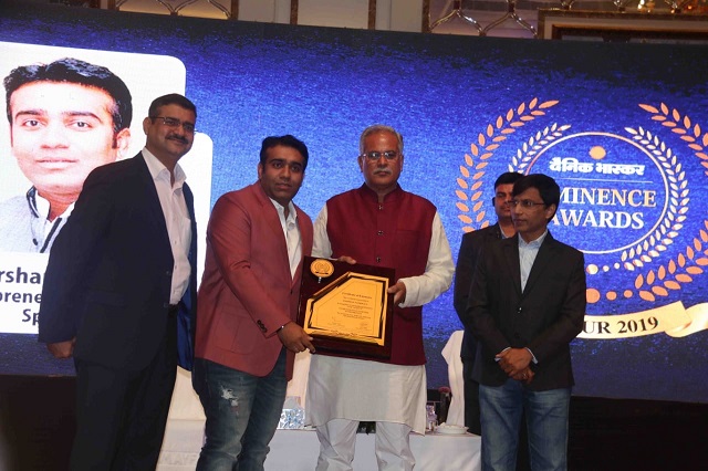 Darshan Sankhala received Multitalented Entrepreneur Award in the Dainik Bhaskar’s Eminence Award by CM Bhupesh Bagel