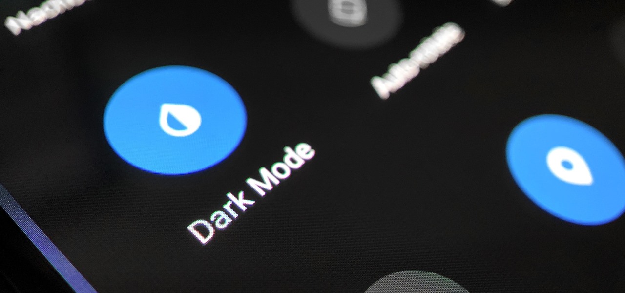 Google includes dark theme switch to the Play Store