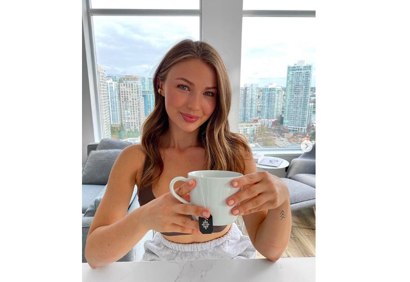 How This 23-Year-Old Influencer Mimi Bouchard, is Living Her Best Life