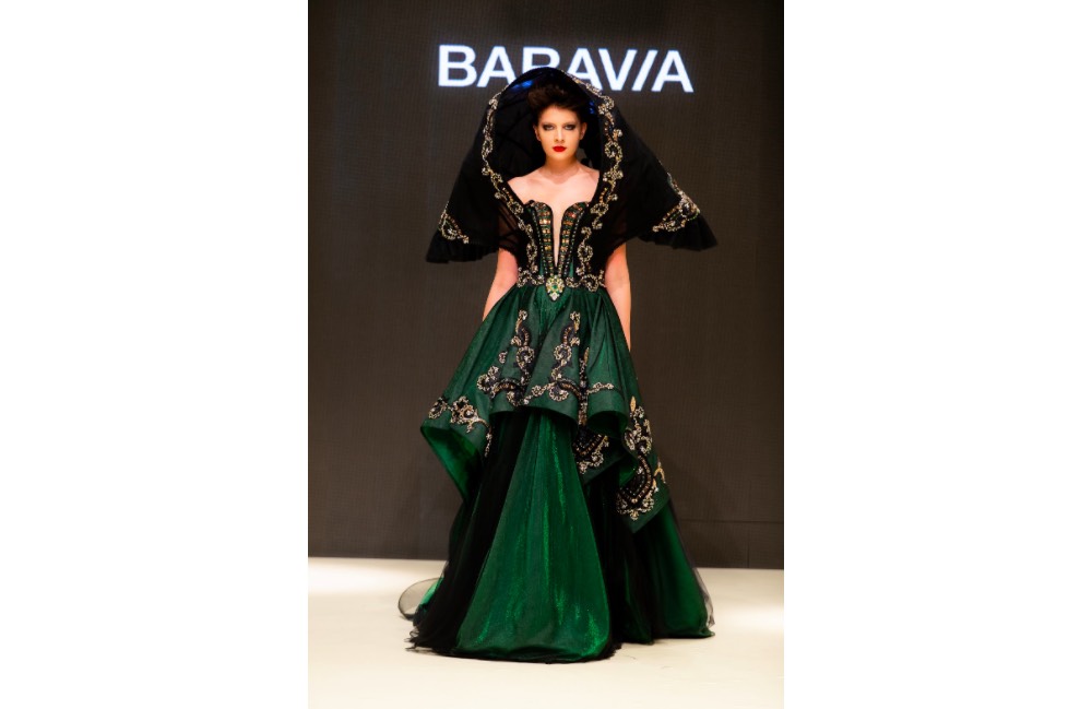 Baravia Beauty Center Opens The 11th Arab Fashion Week From Space