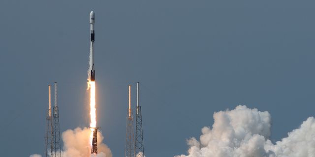 NASA Shuttle reuse record Breaks  SpaceX Falcon 9,  catches full rocket nosecone