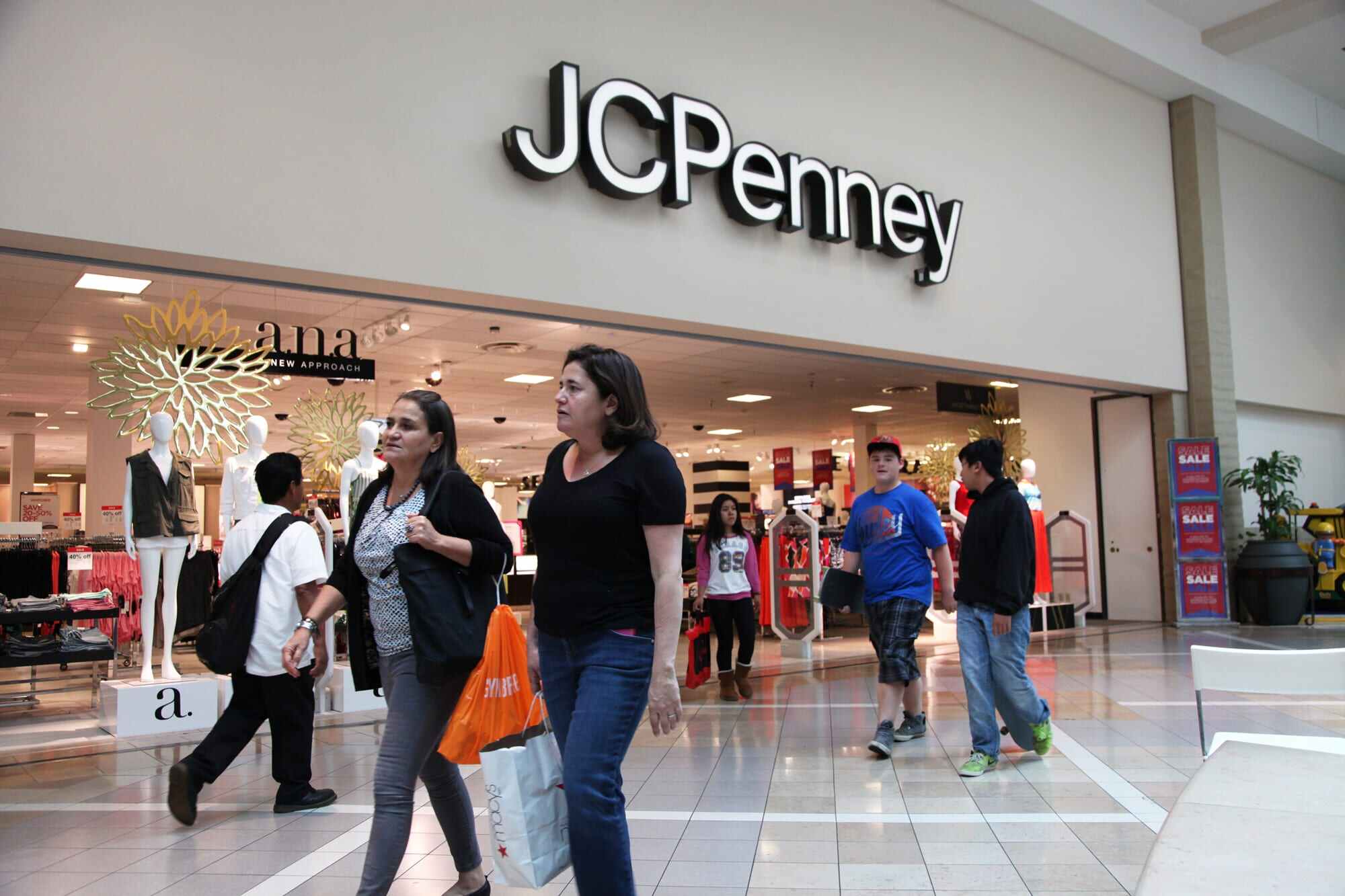 Shopping center proprietors Simon, Brookfield near purchasing J.C. Penney out of insolvency