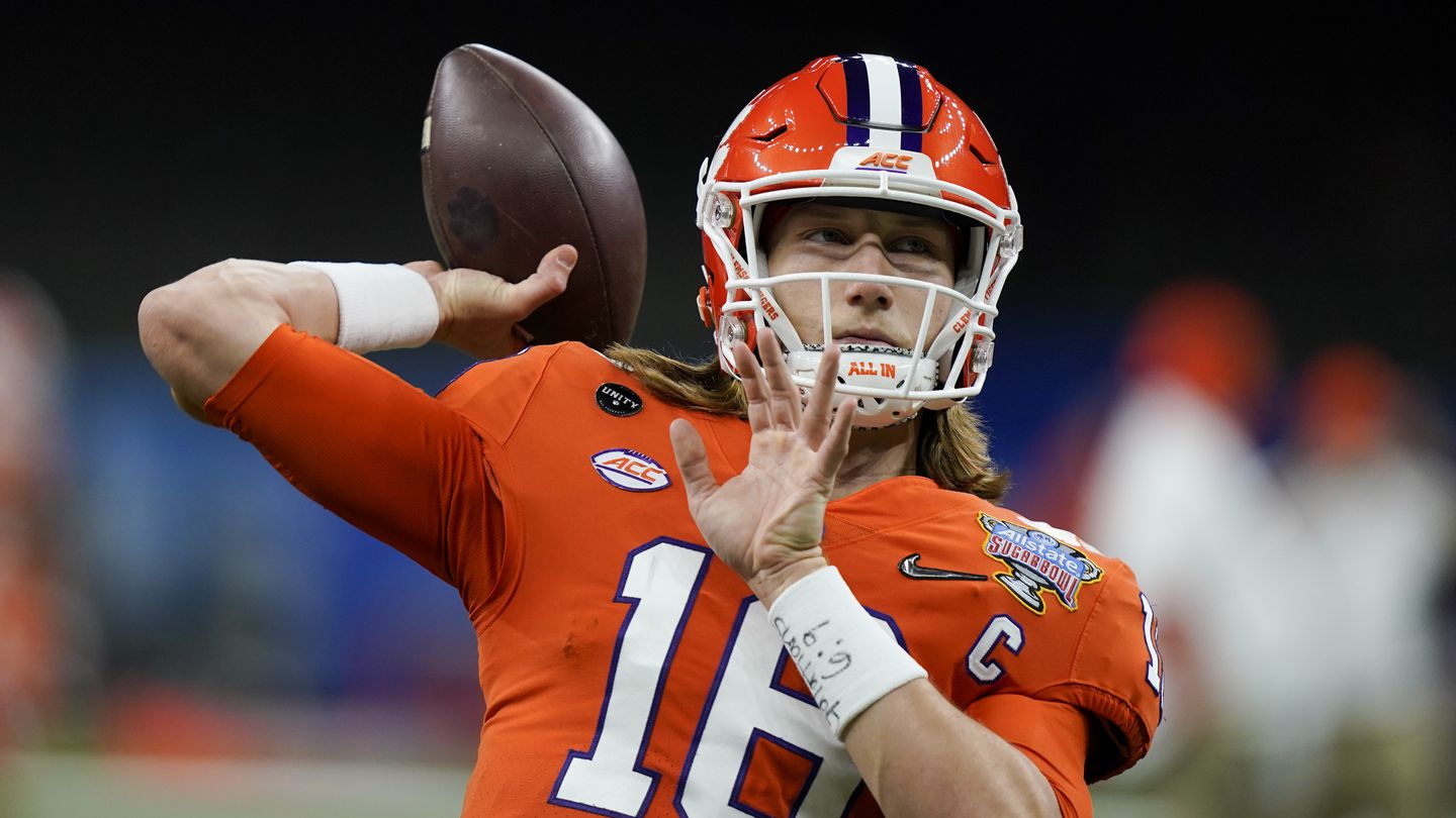 QB Trevor Lawrence and his wife, Marissa will donate $20,000 to Jacksonville charities