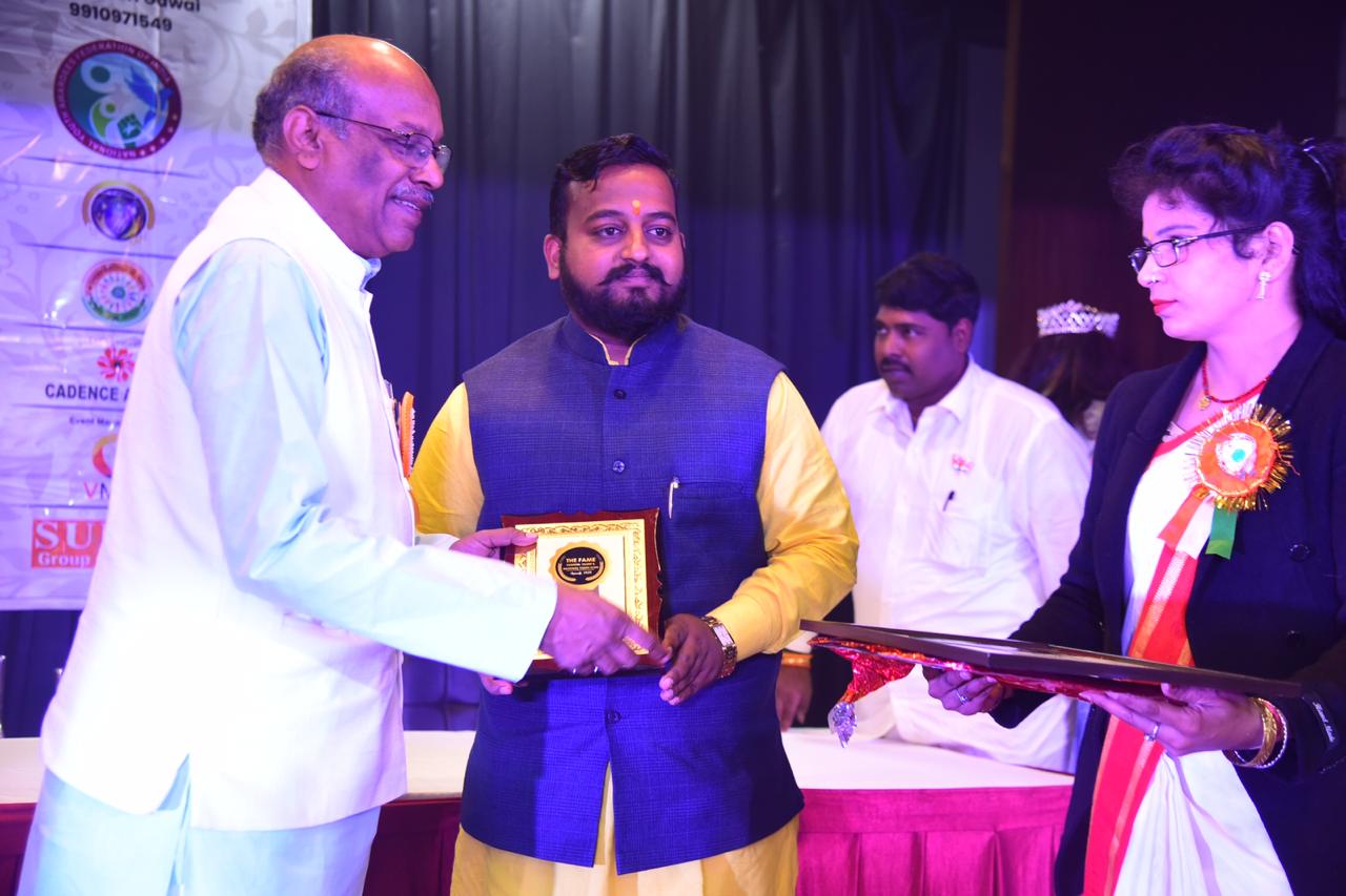 Vishal Dilip Bhujbal Honoured as the National Youth Icon 2020 at Delhi by The Minister in the Central Government Shree Sanjay Shamrao