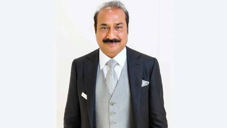 What makes Mr. Neeraj Raja Kochhar a successful businessman?