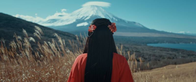 Risa Kumon shows the beauty of Japan in her mesmerizing new music video “FREE”