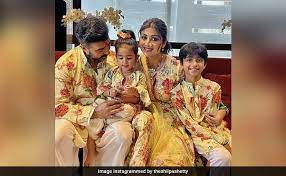 Shilpa Shetty And Raj Kundra Pose With Their Kids Viaan, Samisha