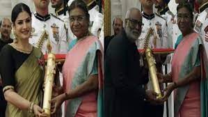 President Draupadi Murmu awards Raveena Tandon and MM Keeravaani the Padma Shri