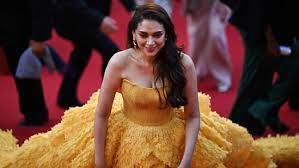 Aditi Rao Hydari’s yellow dress at Cannes is popular, and people comment that she appears better than other celebrities we saw on the red carpet