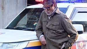 Fans respond with “akhirkar Don ko pakad lia” as Amitabh Bachchan makes light of the fact that he was photographed without a helmet