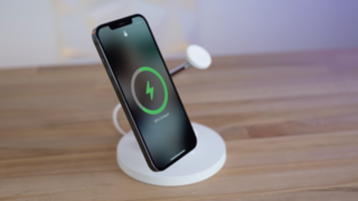 A New 2-In-1 MagSafe And Apple Watch Charger From Belkin Is Released.