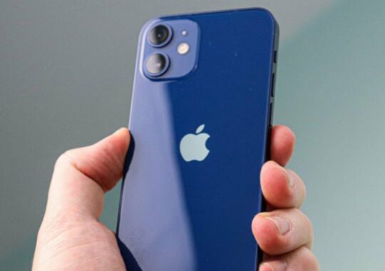 Apple’s Revenues Are Declining Despite Record iPhone Sales