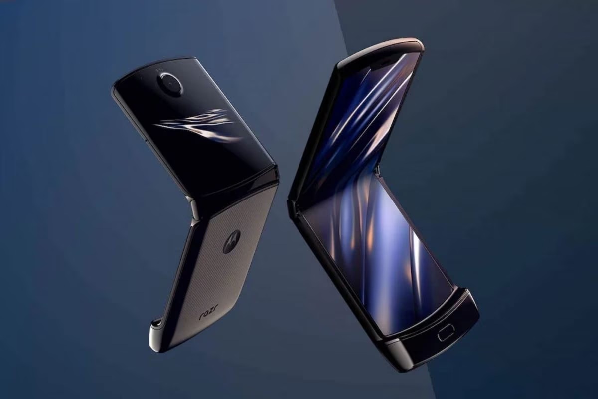 In the US, the Moto Razr 2023 was released in a new shade called Cherry Blossom