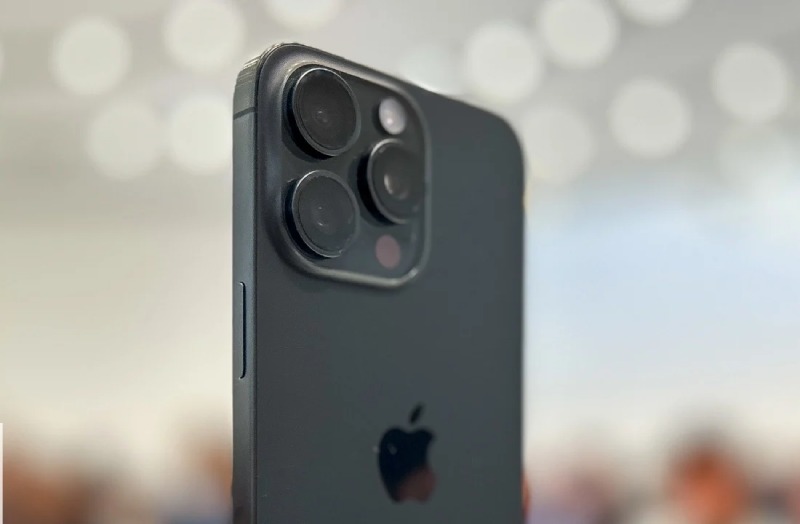 Tetraprism camera on the iPhone 15 Pro Max is a feature that high-end Android phones are predicted to imitate