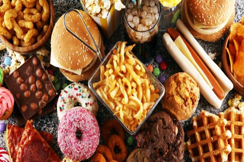 According to a recent survey, Americans consume junk food for their extra meal each day