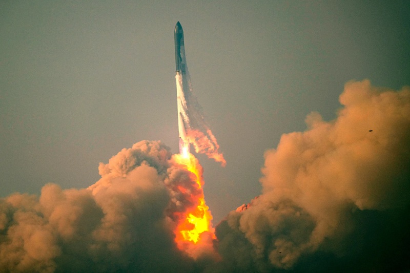 Huge Starship rocket fired by SpaceX in advance of third test flight