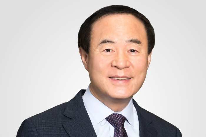 Samsung names head of TV platform and new smartphone