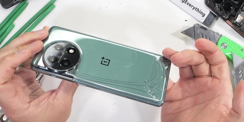 The demanding bend test is passed by the OnePlus Open