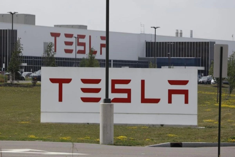 After UAW wins in Detroit, Tesla increased the wages of production workers in the United States