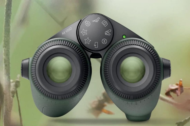 Smart binoculars from Swarovski help you identify the birds you’re observing