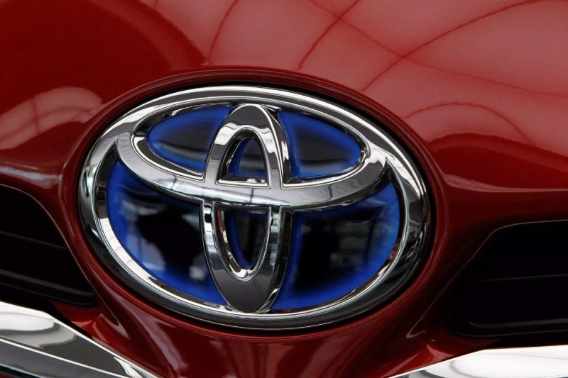 Toyota stops shipping ten models due to improper handling of engine testing
