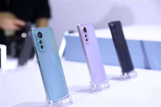 China Smartphone Shipments from could Decline by 20% in 1Q24, DIGITIMES Research