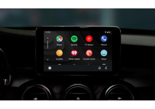 Google Announces the First Update for Android Auto 14.2