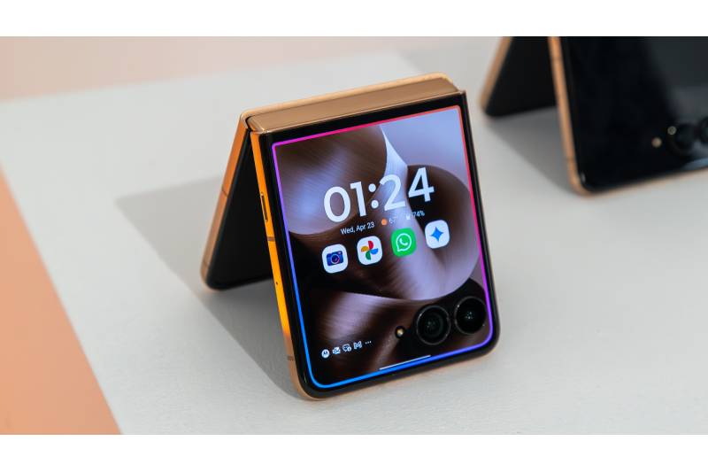Newest Razr Phones from Motorola Are AI-Powered